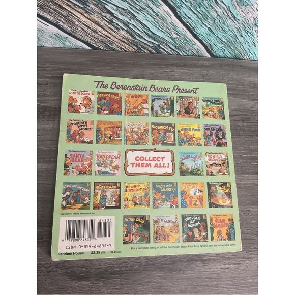 1981 The Berenstain Bears Go to The Doctor By Stan & Jan Berenstain 🌿🍒 - Picture 5 of 10